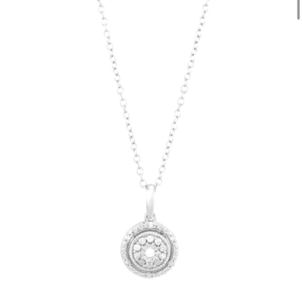 1/10 CT. T.W. Diamond Pendant Necklace in sterling silver